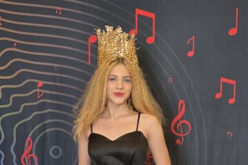 Premiul I pentru eleva Florentina Burian, de la Colegiul „Ciprian Porumbescu”, la Insieme Music Festival Premiul I pentru eleva Florentina Burian, de la Colegiul „Ciprian Porumbescu”, la Insieme Music Festival