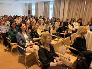 Soluții aplicate pentru integrarea copiilor cu TSA, discutate la finele unui proiect AIAS derulat în școli, cu sprijinul EGGER