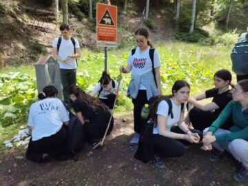 Acțiunea anuală de gospodărire. 50 de tineri voluntari ai Asociației Tinerilor Ortodocși Suceveni, pe Via Transilvanica, între Mănăstirea Putna și Mănăstirea Sucevița