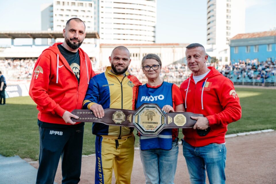Centura Colosseum Tournament a fost prezentată la Suceava, în fața unui stadion arhiplin Centura Colosseum Tournament a fost prezentată la Suceava, în fața unui stadion arhiplin