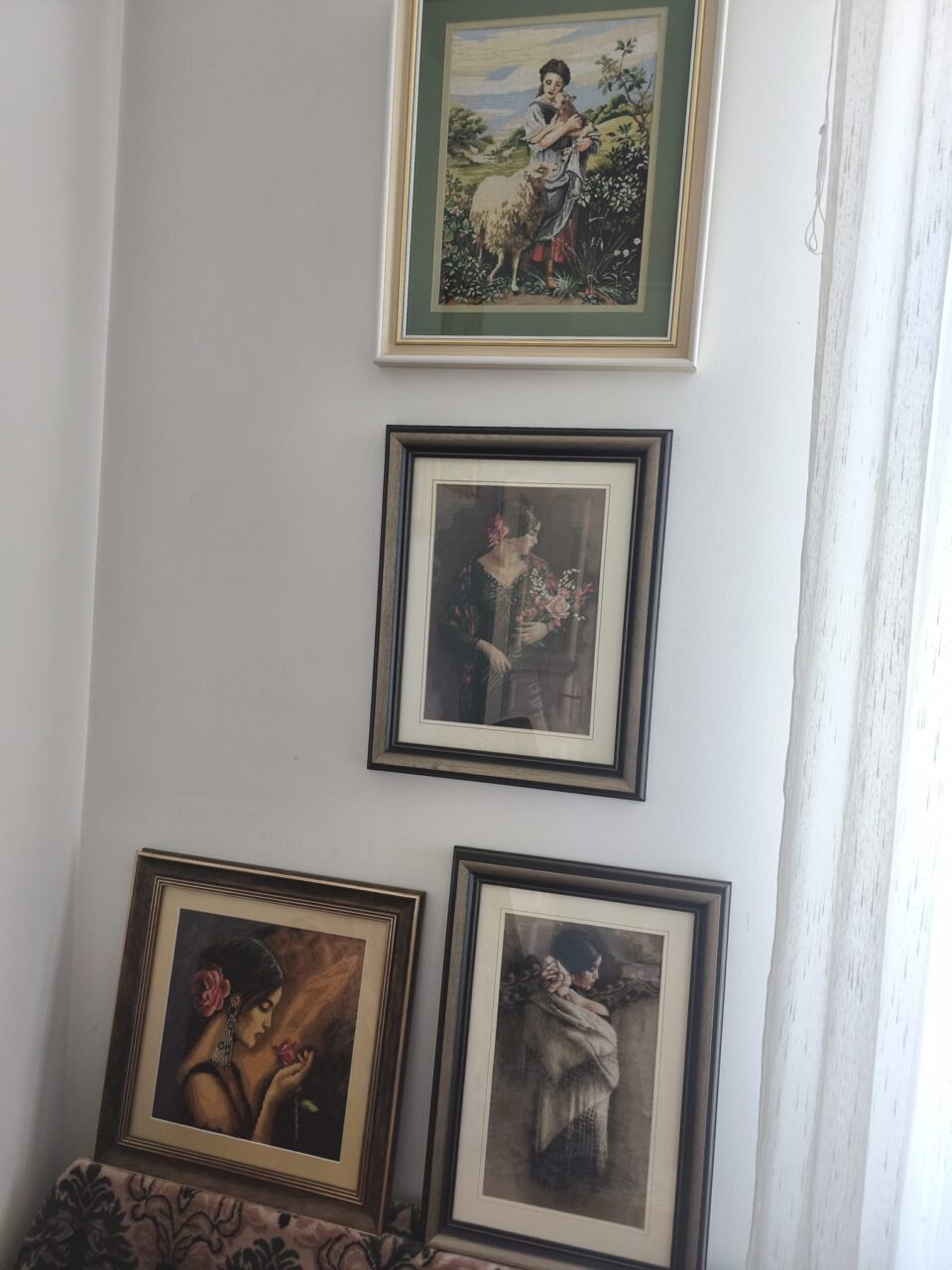 Expoziția de goblen „Firul unei vieți” a artistei Aurelia Toma, la Biblioteca Municipală din Fălticeni