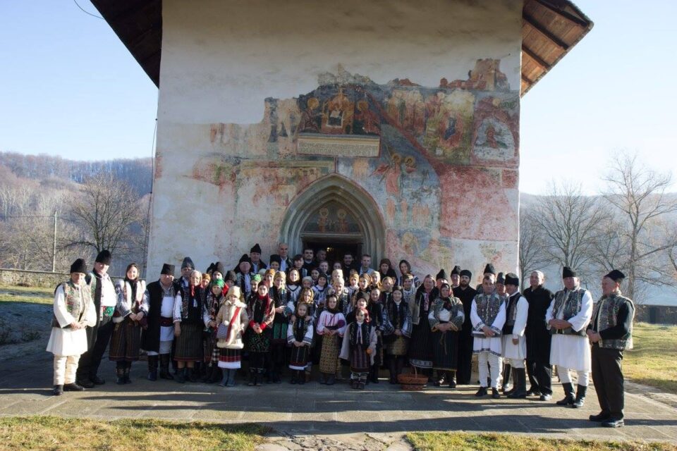 Arhiepiscopia Sucevei și Rădăuților inițiază un catalog al tradițiilor populare autentice din județul Suceava Arhiepiscopia Sucevei și Rădăuților inițiază un catalog al tradițiilor populare autentice din județul Suceava