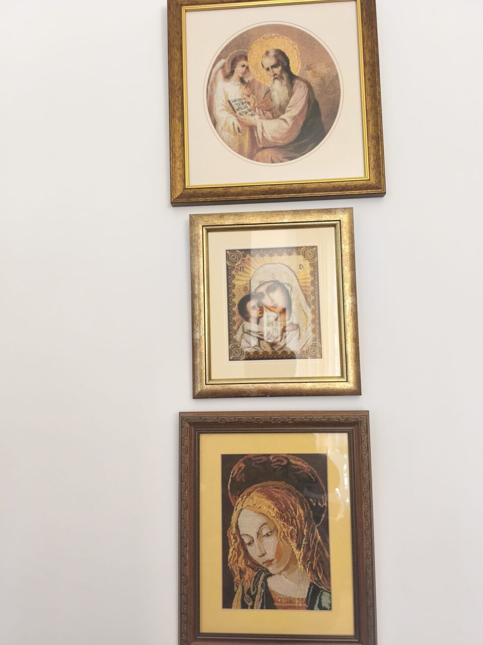 Expoziția de goblen „Firul unei vieți” a artistei Aurelia Toma, la Biblioteca Municipală din Fălticeni