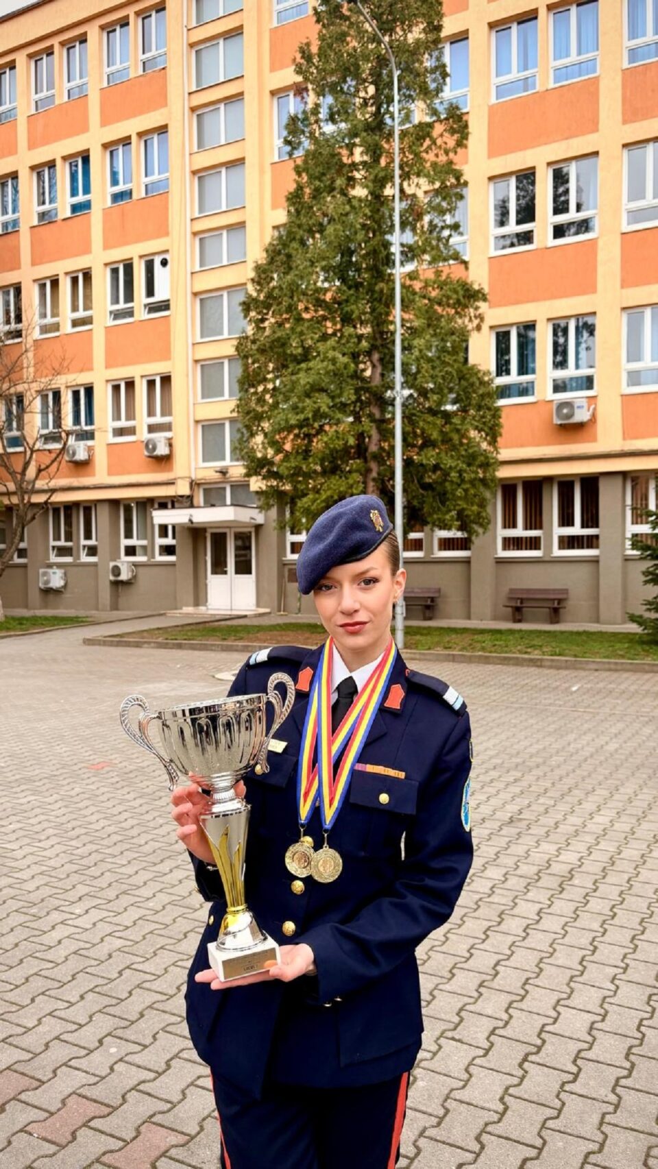 Doi campioni, două povești în uniforma de elev militar