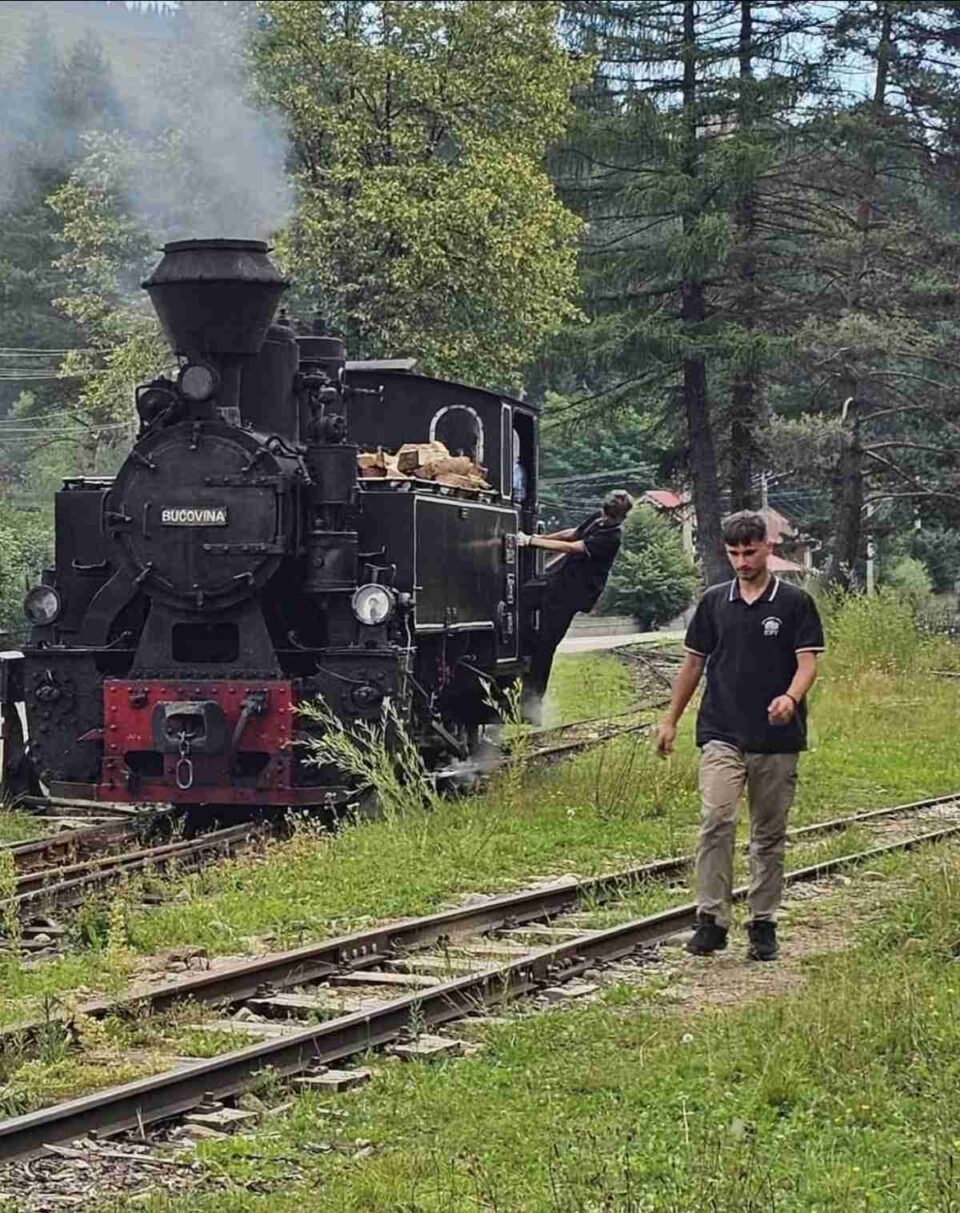 Costy în preajma Mocăniței, de care era atât de atașat