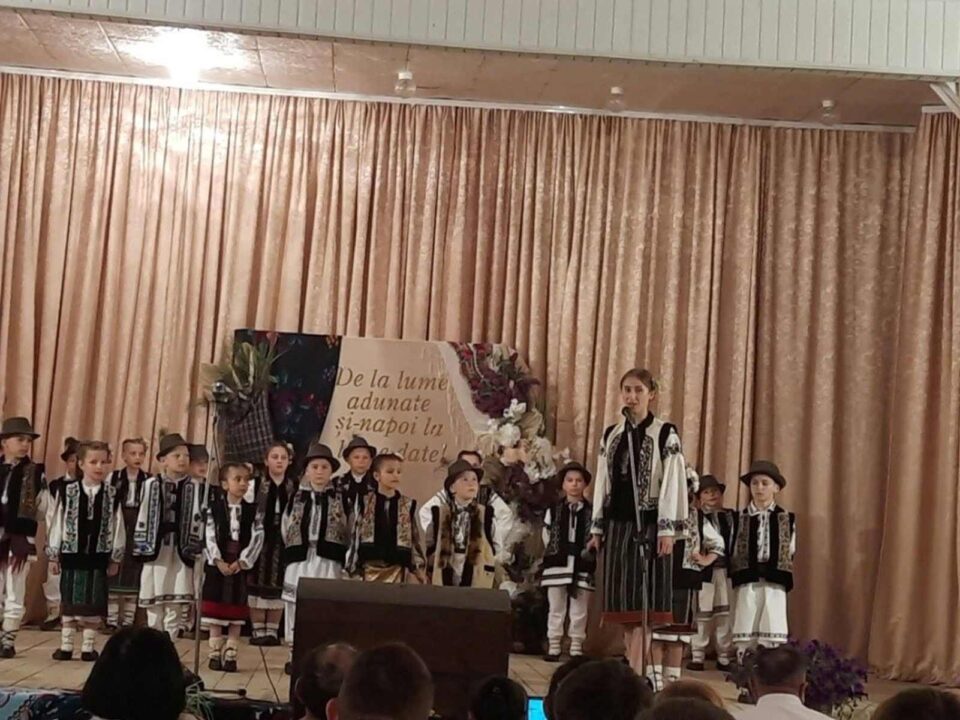 Festival cu ițari și opinci