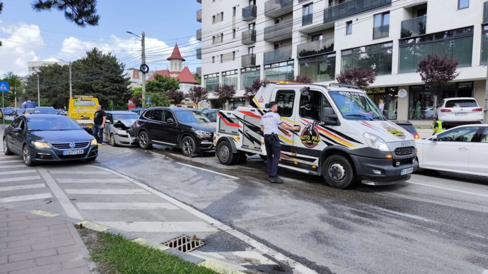 Un șofer beat a provocat o tamponare și a dat peste cap traficul pe strada Universității din Suceava