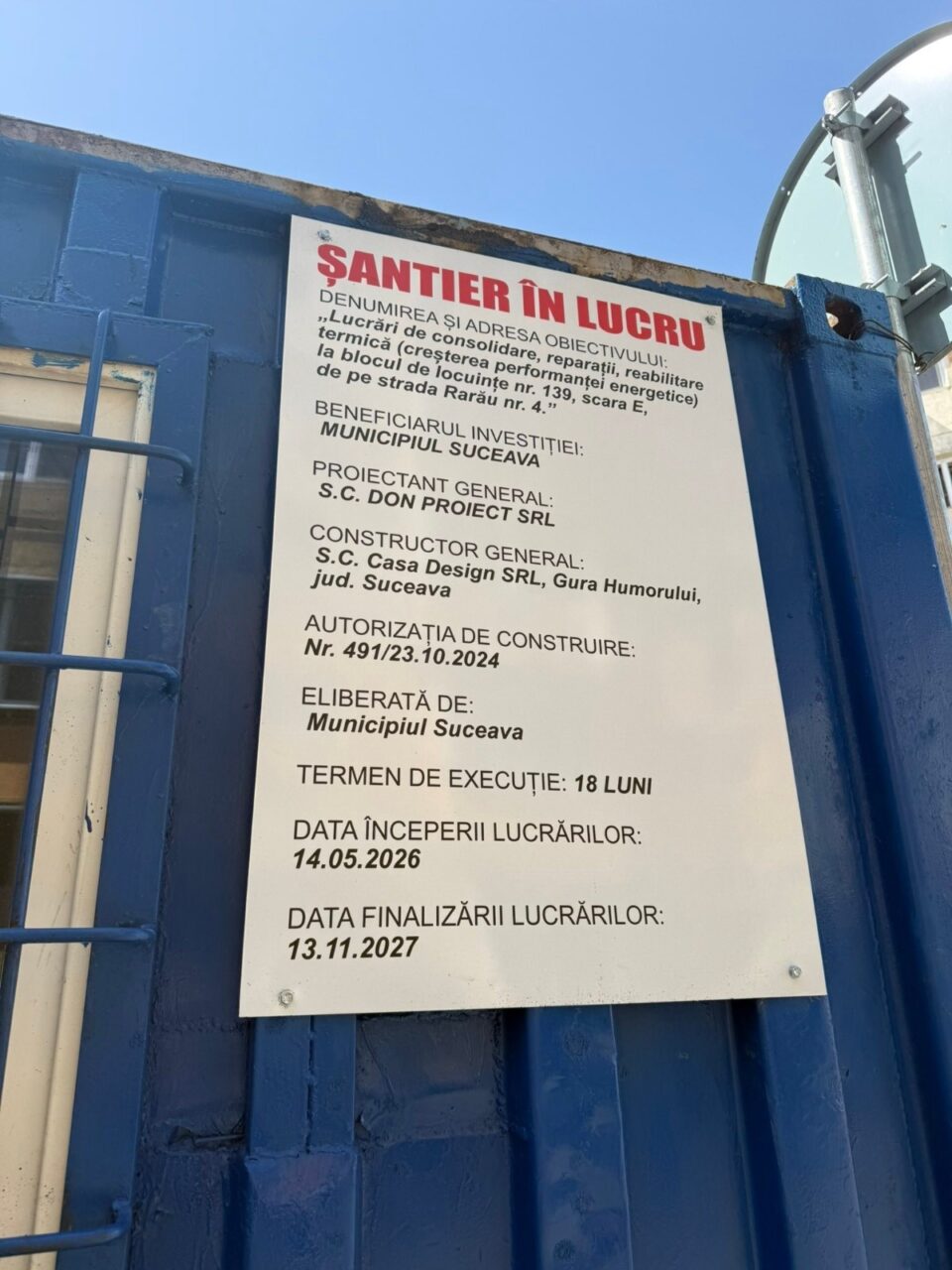 Primăria Suceava a început reabilitarea blocului afectat de o explozie într-un apartament, pe strada Rarău