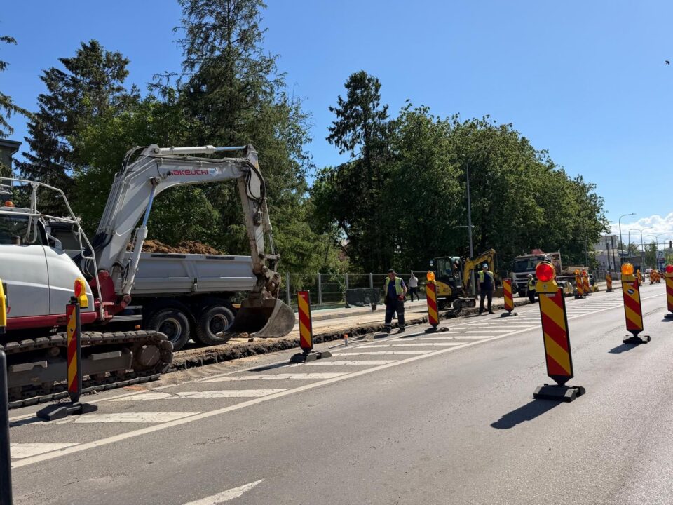 Trafic parțial blocat pe Bulevardul 1 Mai, în zona Spitalului Județean Suceava Trafic parțial blocat pe Bulevardul 1 Mai, în zona Spitalului Județean Suceava