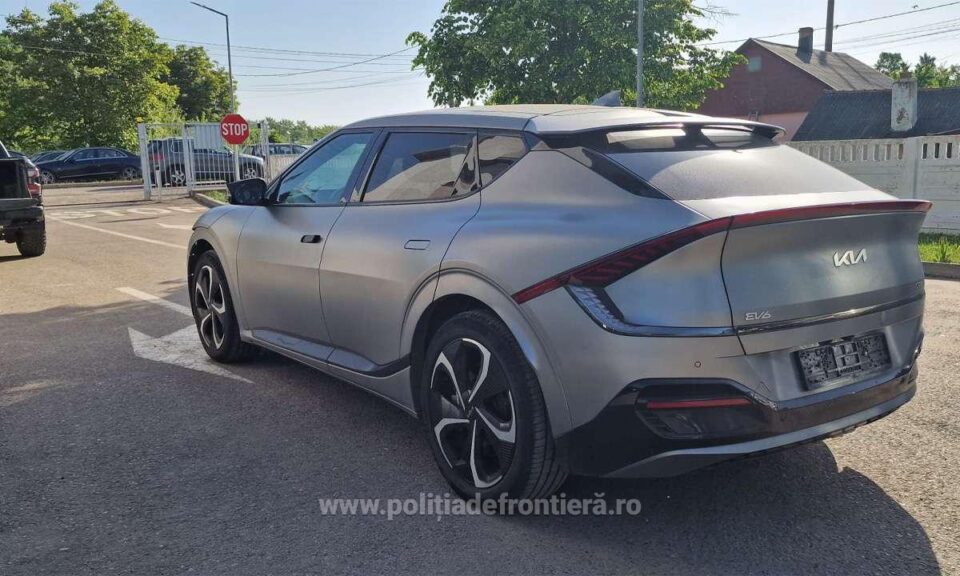 Mașină în valoare de 30.000 de euro, indisponibilizată la frontieră pentru mai multe nereguli