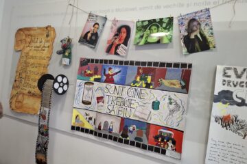 „Lanțuri invizibile”: Cum au transformat liceenii de la Colegiul „Dragoș Vodă” Câmpulung arta într-un manifest împotriva adicțiilor „Lanțuri invizibile”: Cum au transformat liceenii de la Colegiul „Dragoș Vodă” Câmpulung arta într-un manifest împotriva adicțiilor