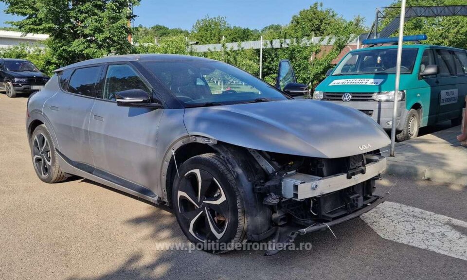 Mașină în valoare de 30.000 de euro, indisponibilizată la frontieră pentru mai multe nereguli