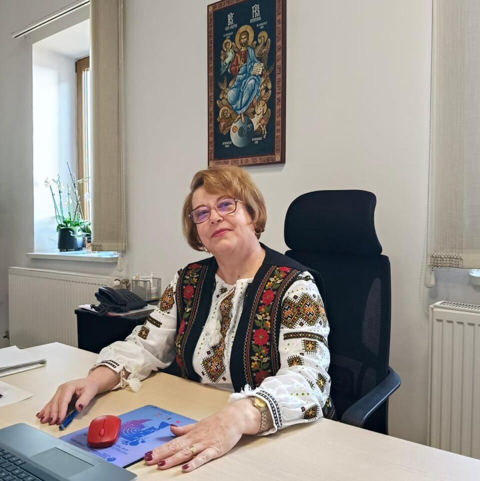 Alexandra Bejinaru, directoarea Colegiului de Artă „Ciprian Porumbescu” Suceava Alexandra Bejinaru, directoarea Colegiului de Artă „Ciprian Porumbescu” Suceava
