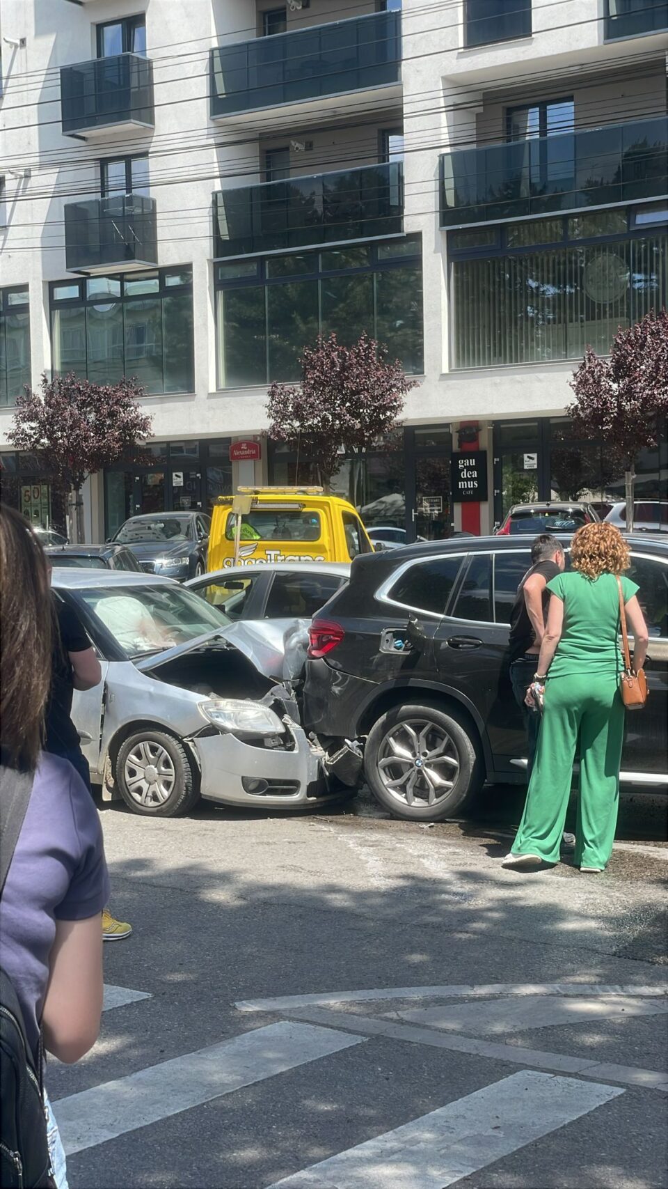 Un șofer beat a provocat o tamponare și a dat peste cap traficul pe strada Universității din Suceava
