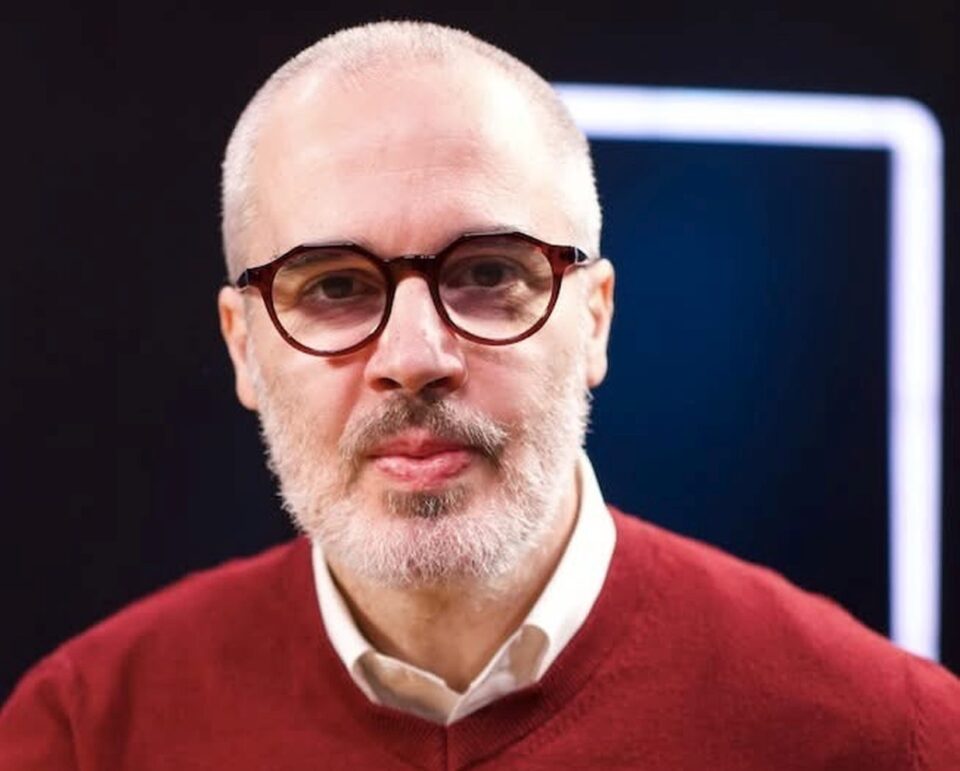 Renumitul filozof și jurnalist Mihnea Măruță conferențiază la Cazinoul din Vatra Dornei, la invitația profesorului Mihai Cioată Renumitul filozof și jurnalist Mihnea Măruță conferențiază la Cazinoul din Vatra Dornei, la invitația profesorului Mihai Cioată