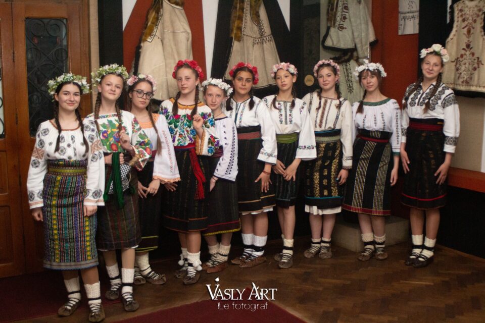 „Conexiuni artistice în Noaptea Muzeelor”, la Rădăuți, o celebrare a patrimoniului și artei cu peste 550 de participanți „Conexiuni artistice în Noaptea Muzeelor”, la Rădăuți, o celebrare a patrimoniului și artei cu peste 550 de participanți