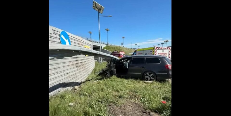 O șoferiță băută a vrut să se sinucidă și a luat la țintă Zidul Morții O șoferiță băută a vrut să se sinucidă și a luat la țintă Zidul Morții