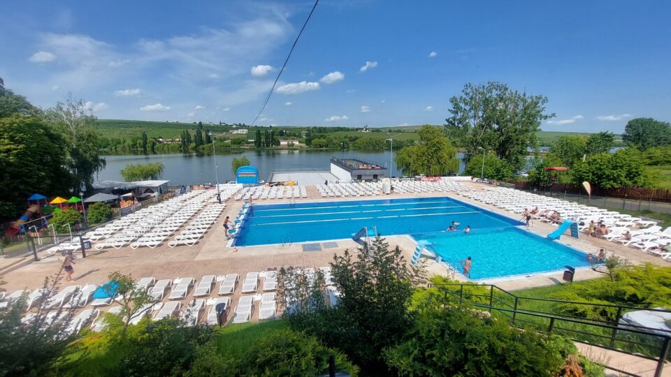 Piscinele și parcul de aventură de la „Nada Florilor” își redeschid porțile pentru sezonul de vară