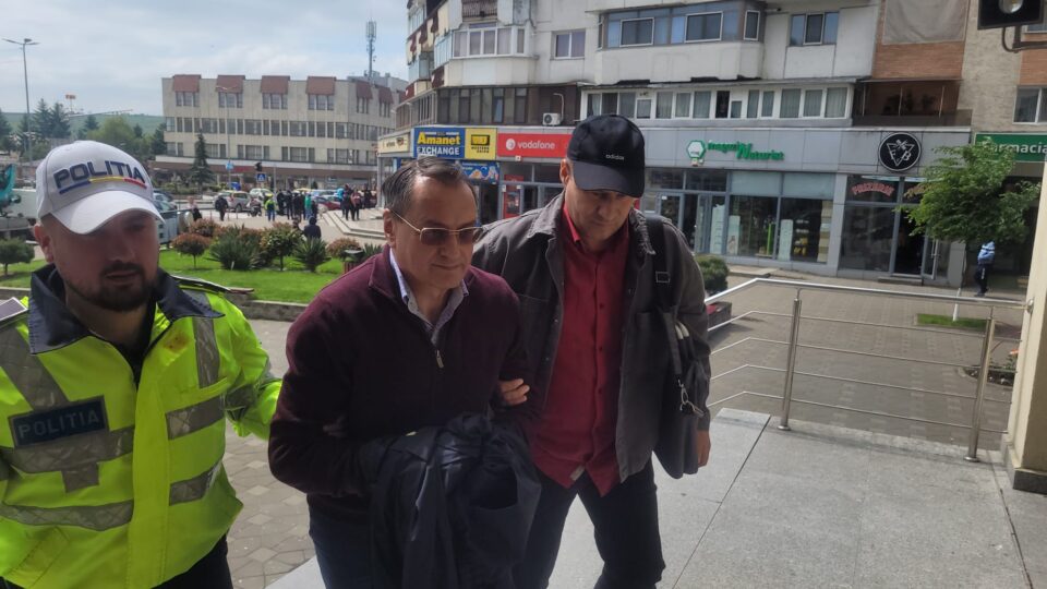 Directorul suspendat al APIA Suceava, Eugen Mogoș, s-a vrut liber. Tribunalul Suceava a spus pas Directorul suspendat al APIA Suceava, Eugen Mogoș, s-a vrut liber. Tribunalul Suceava a spus pas