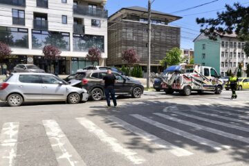 Un șofer beat a provocat o tamponare și a dat peste cap traficul pe strada Universității din Suceava Un șofer beat a provocat o tamponare și a dat peste cap traficul pe strada Universității din Suceava