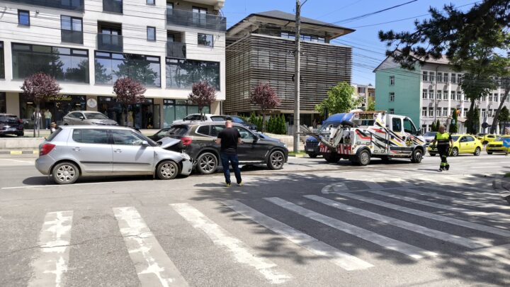 Un șofer beat a provocat o tamponare și a dat peste cap traficul pe strada Universității din Suceava