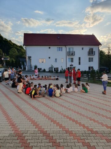 Maramureșul, lecție de viață pentru elevi. Tot mai multe școli aleg taberele educative organizate la Izișoara Resort