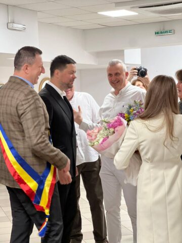 Cardiologul Paul Turcoman s-a căsătorit joi dimineaţă, la Primăria Suceava