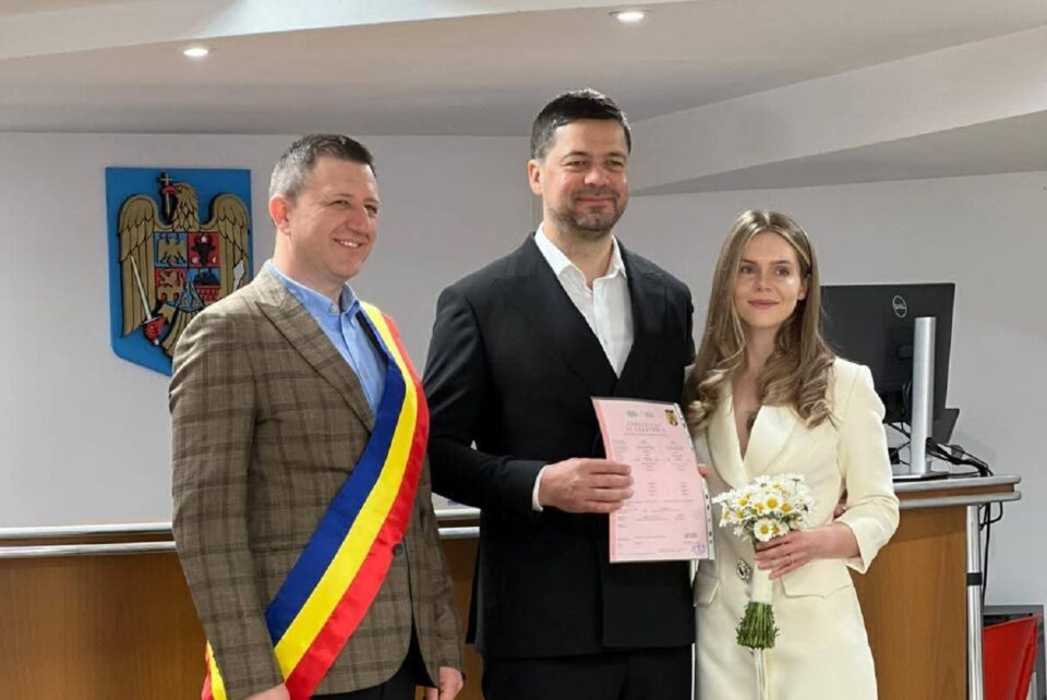 Cardiologul Paul Turcoman s-a căsătorit joi dimineaţă, la Primăria Suceava Cardiologul Paul Turcoman s-a căsătorit joi dimineaţă, la Primăria Suceava