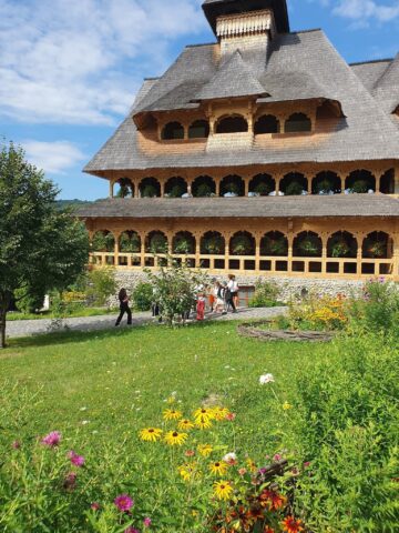Maramureșul, lecție de viață pentru elevi. Tot mai multe școli aleg taberele educative organizate la Izișoara Resort