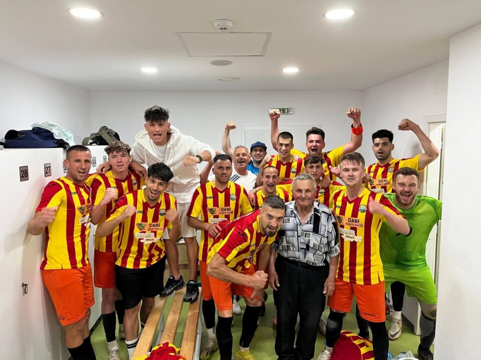 Fotbaliștii de la Academica, bucuroși după calificarea în finala Cupei României Fotbaliștii de la Academica, bucuroși după calificarea în finala Cupei României