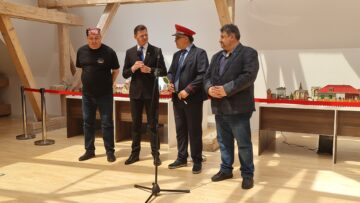 Fascinantă expoziție de miniaturi – mașini, trenulețe și clădiri, inaugurată în Galeria POD a Muzeului de Istorie