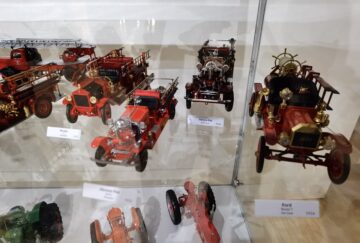 Fascinantă expoziție de miniaturi – mașini, trenulețe și clădiri, inaugurată în Galeria POD a Muzeului de Istorie