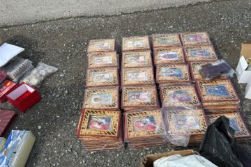 Aproape 10.000 de icoane, cruci și alte obiecte bisericești, confiscate de polițiști dintr-un microbuz