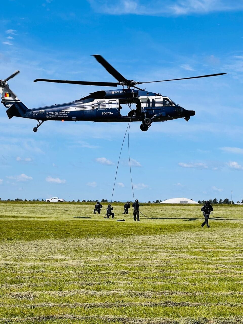 Exercițiu tactic cu un scenariu de gestionare a unei amenințări cu bombă la bordul unei aeronave pe Aeroportul Suceava