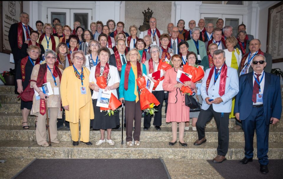 Absolvenții promoției 1976 de la „Ștefan cel Mare”, reuniți după jumătate de secol Absolvenții promoției 1976 de la „Ștefan cel Mare”, reuniți după jumătate de secol