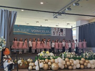 Peste 2.500 de preșcolari talentați au urcat pe scena Festivalului „Voinicelul”, la etapa județeană