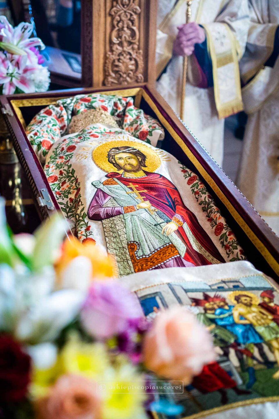 Racla cu moaștele Sfântului Mare Mucenic Ioan cel Nou va fi scoasă spre închinare, sâmbătă, în baldachinul amenajat în incinta Catedralei Arhiepiscopale