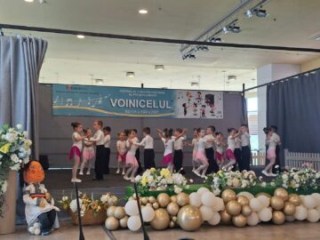 Peste 2.500 de preșcolari talentați au urcat pe scena Festivalului „Voinicelul”, la etapa județeană