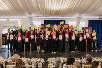 213 absolvenți ai Colegiului „Hurmuzachi” Rădăuți și-au luat „rămas-bun” de la anii de liceu