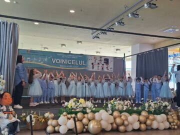 Peste 2.500 de preșcolari talentați au urcat pe scena Festivalului „Voinicelul”, la etapa județeană