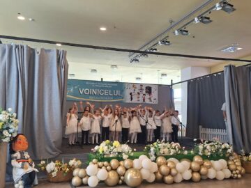 Peste 2.500 de preșcolari talentați au urcat pe scena Festivalului „Voinicelul”, la etapa județeană