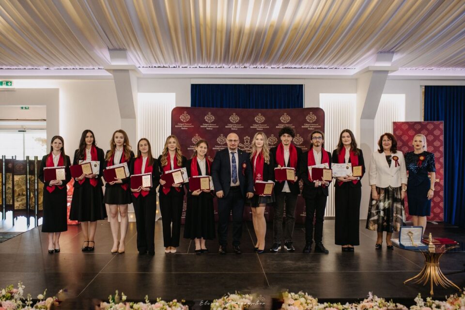 213 absolvenți ai Colegiului „Hurmuzachi” Rădăuți și-au luat „rămas-bun” de la anii de liceu