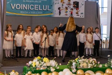 Peste 2.500 de preșcolari talentați au urcat pe scena Festivalului „Voinicelul”, la etapa județeană Peste 2.500 de preșcolari talentați au urcat pe scena Festivalului „Voinicelul”, la etapa județeană