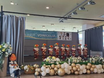 Peste 2.500 de preșcolari talentați au urcat pe scena Festivalului „Voinicelul”, la etapa județeană