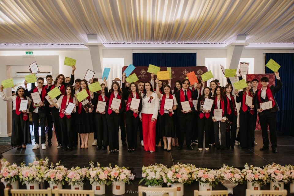 213 absolvenți ai Colegiului „Hurmuzachi” Rădăuți și-au luat „rămas-bun” de la anii de liceu
