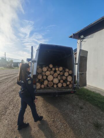 Infractori și contravenienți, „vânați” cu elicopterul și cu echipaje canine