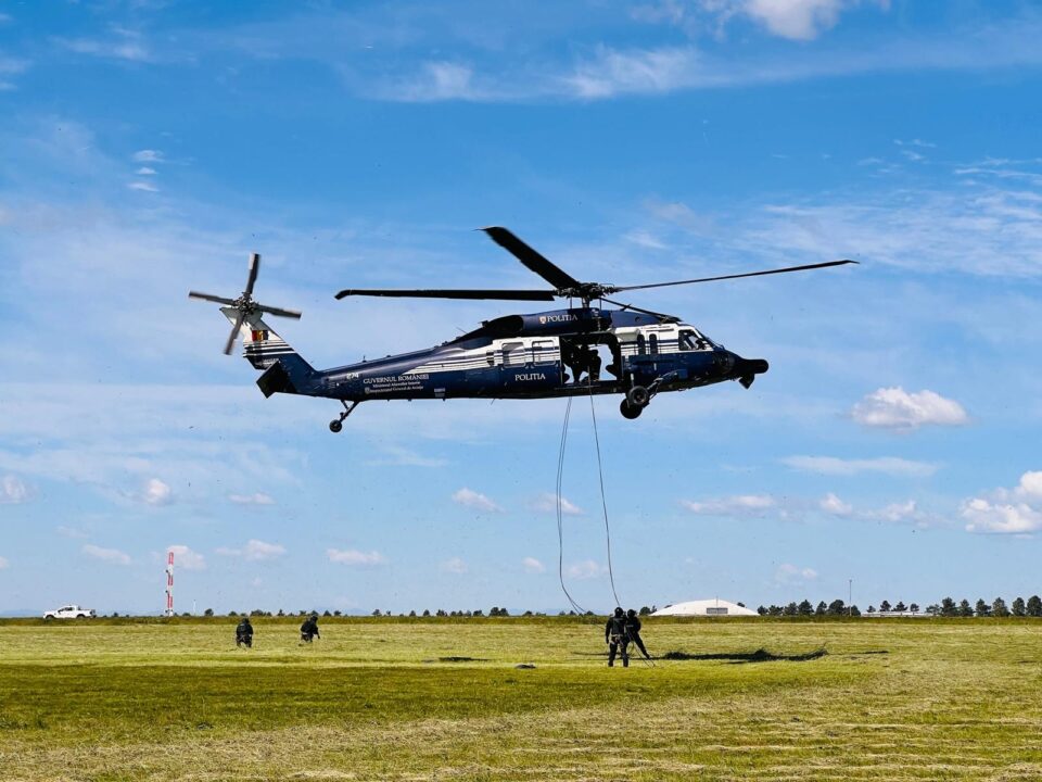 Exercițiu tactic cu un scenariu de gestionare a unei amenințări cu bombă la bordul unei aeronave pe Aeroportul Suceava