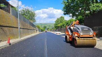 Primăria Fălticeni finalizează modernizarea străzii Unirii, pe care se va putea circula în maxim o săptămână