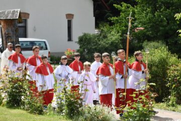 Copiii polonezi din Bucovina și-au sărbătorit ziua prin rugăciune, cântec, dans și jocuri