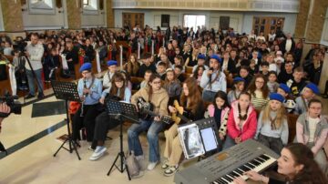 Copiii polonezi din Bucovina și-au sărbătorit ziua prin rugăciune, cântec, dans și jocuri